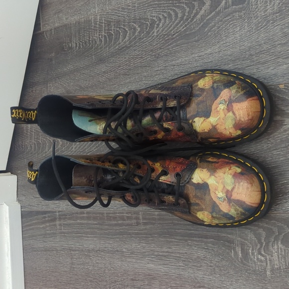 RARE Dr. Martens Pascal Hogarth Renaissance Size 6 - Picture 2 of 5